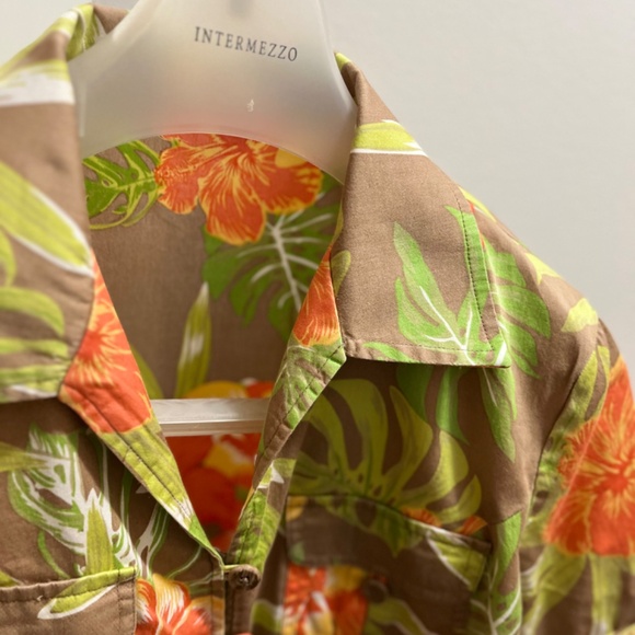 Hawaiian Cotton M Blouse with a small peplum - Picture 2 of 11